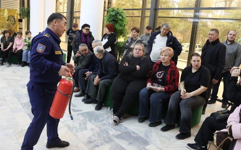 При пожаре звонить 101