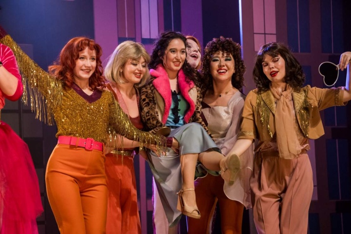 Сцена из спектакля «ABBA вместо sLOVE»