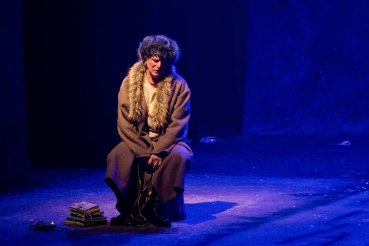 Сцена из спектакля «Айтматов» Сцена из спектакля «Айтматов»