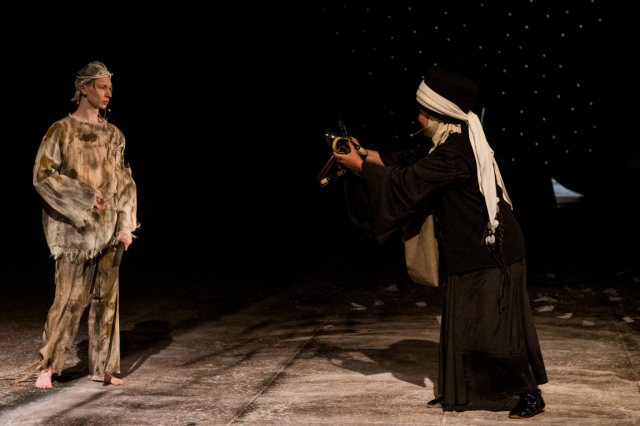 Сцена из спектакля «Айтматов»