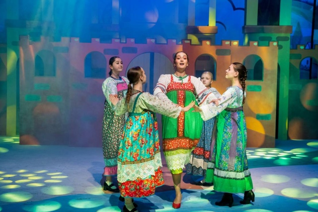 Сцена из спектакля «Летучий корабль»