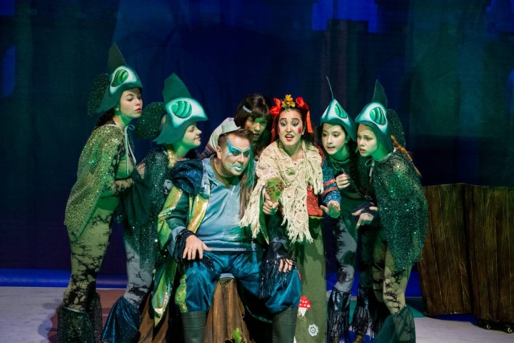 Сцена из спектакля «Летучий корабль»